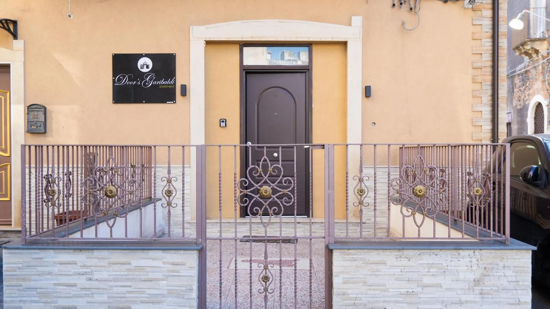 Door'S Garibaldi Apartment Catania